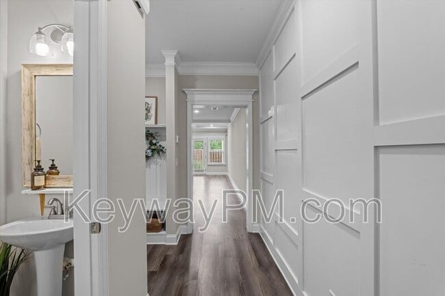 Photo - 1043 Linsmore Ave
