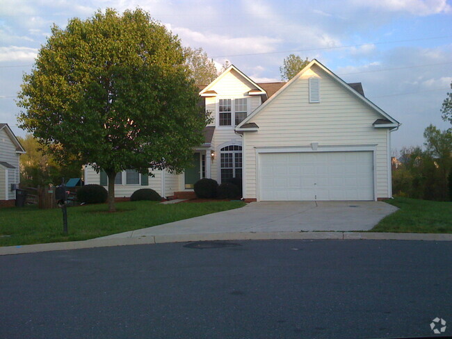 Building Photo - 7045 Honey Tree Ln Rental