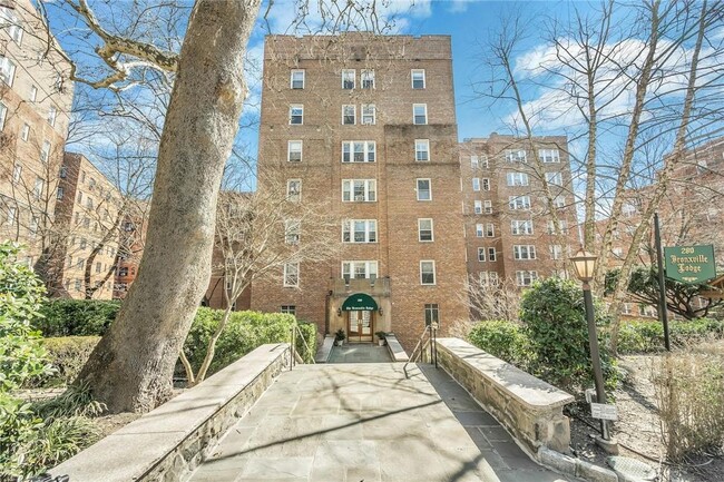 Photo - 280 Bronxville Rd Condo Unit 9B