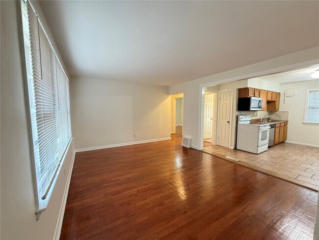 Photo - 854 Loekes Dr