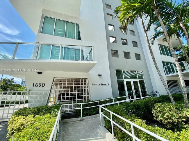 Building Photo - 1650 Brickell Ave Unit 203