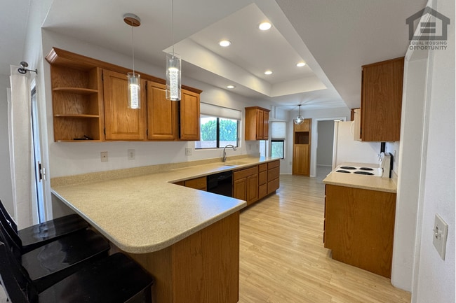 Building Photo - 17211 N Desert Glen Dr