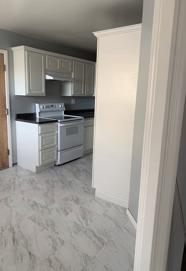 Building Photo - Martin St Unit 225