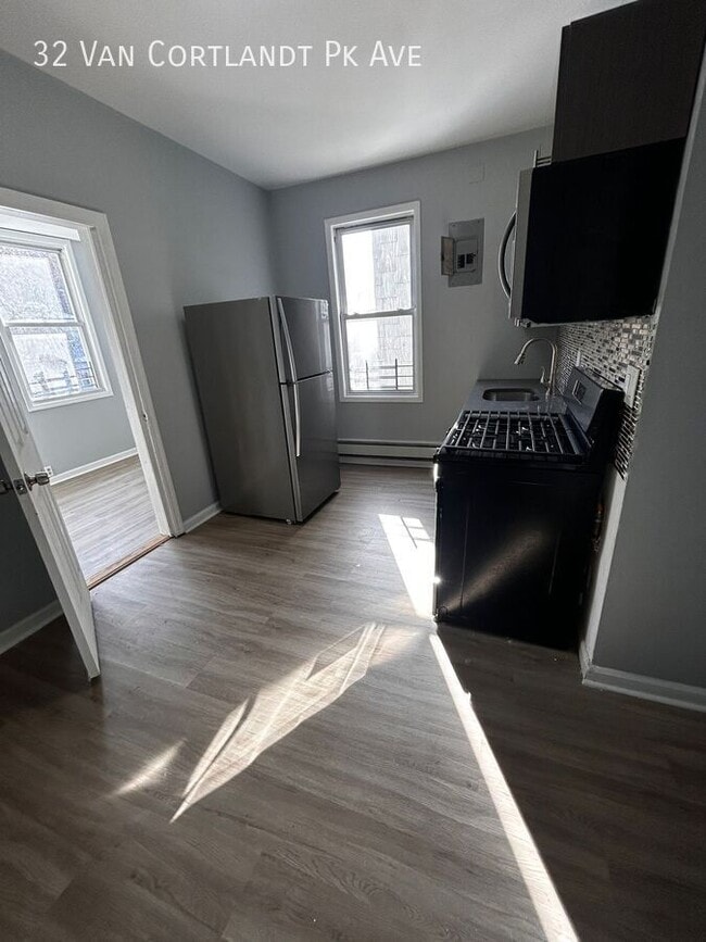 Photo - 32 Van Cortlandt Park Ave