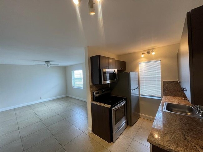 Photo - 607 NE 29th Dr Apartment Unit 31