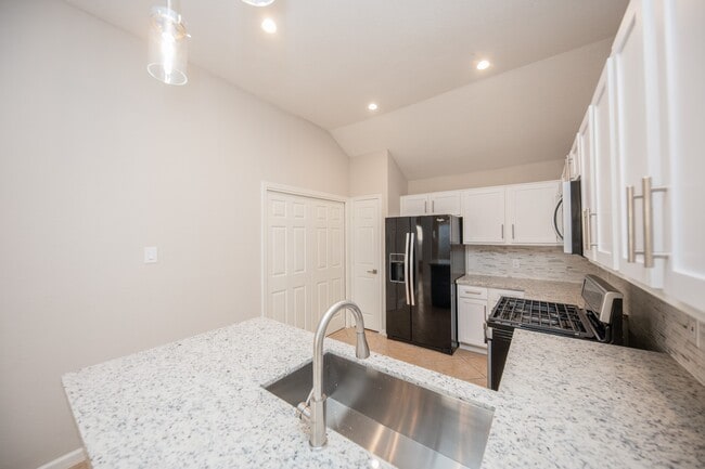 Photo - 121 Coffee Ln