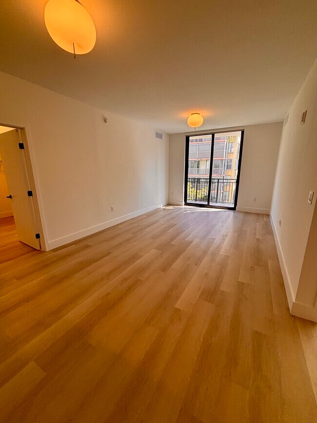 Photo - 2512 NE 181st St Unidad B2