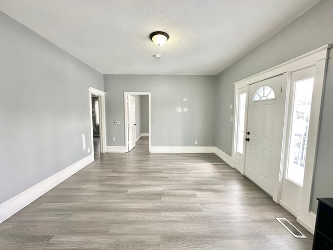 Photo - 308 W Almond St