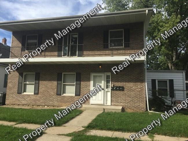 Building Photo - One Bedroom Second Floor Apartment