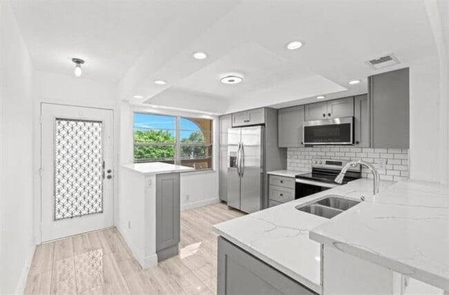 Building Photo - 2304 Lucaya Ln Unit B4 Rental