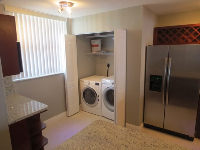 Photo - 115 Lake Emerald Dr Unidad 203