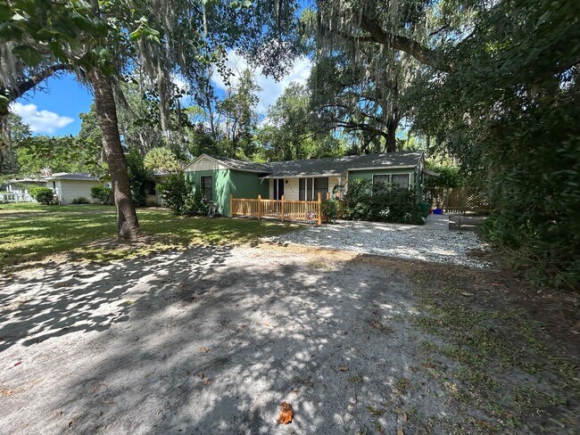Photo - Adorable Oak Park 2/1 With Garden Oasis