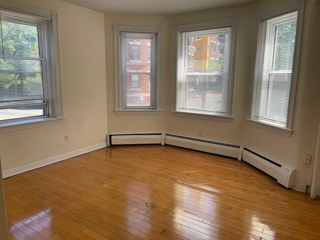 Building Photo - 279 Harvard St Unit 12