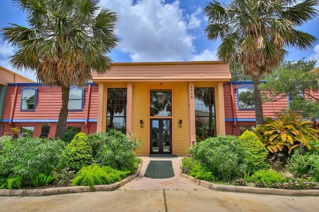 Building Photo - Walden of Westchase Rental