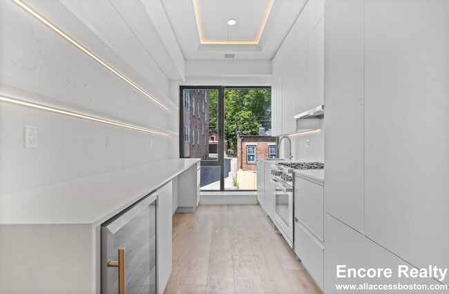 Photo - 1580 Beacon St Unit 3