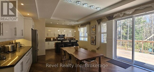 Photo - 146 Moreau Pkwy