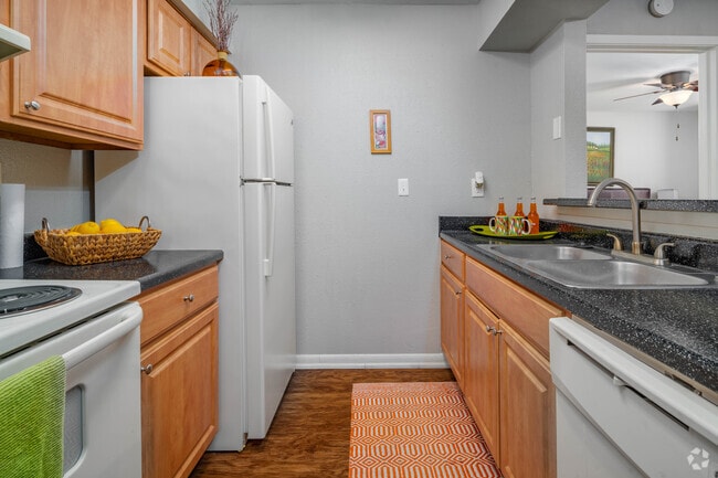 2 habitaciones, 2 baños, 838 pies cuadrados, cocina