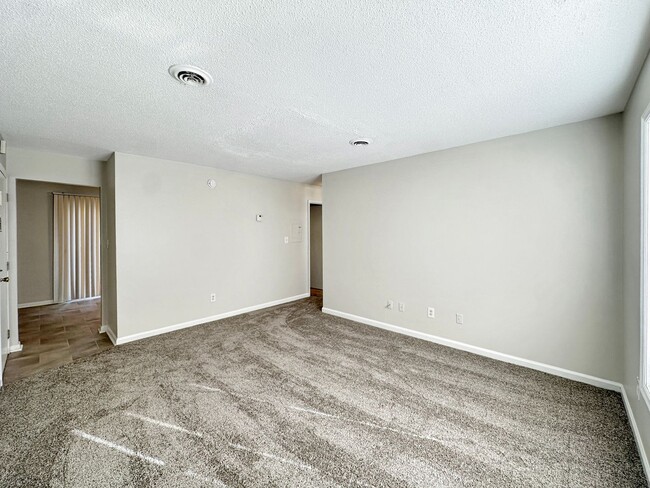 Photo - Charming, 2 bedroom apartment for rent!