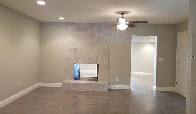 Building Photo - 727 N Himes Ave