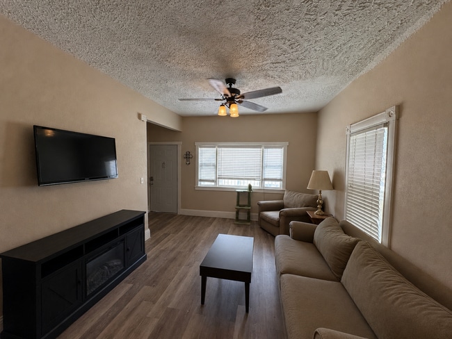 Building Photo - 4 bedroom Main Floor Unit