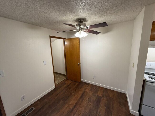 Photo - 677 Glen Creek Rd NW