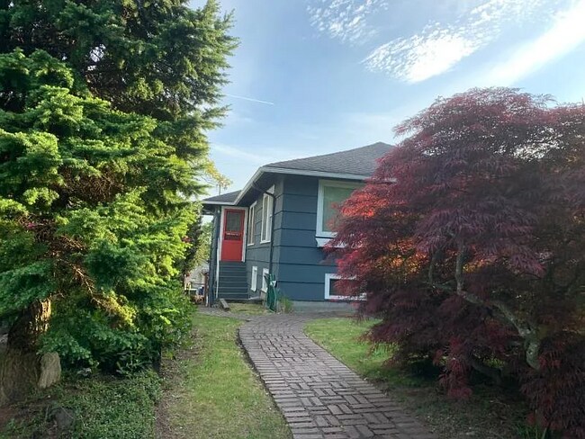 Photo - 4721 University View Pl NE