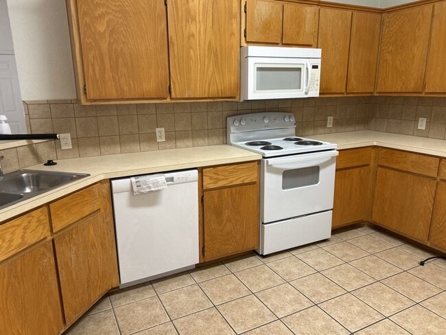 Photo - 313 Jeff Gordon Dr Unidad 313 Jeff Gordon A