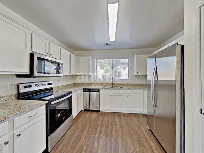 Photo - 10525 W Hughes Dr