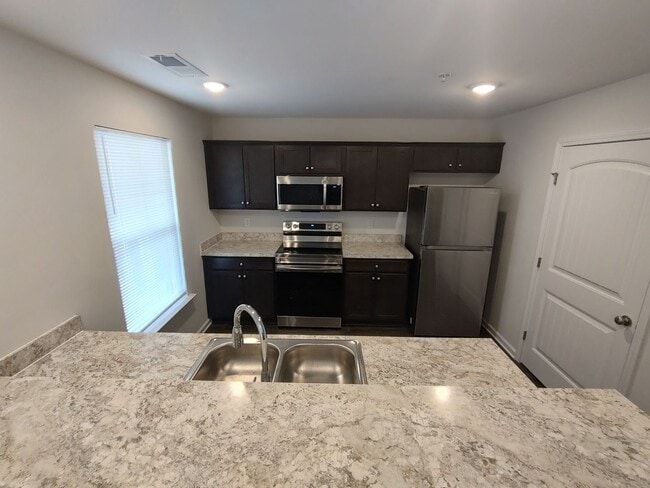 Building Photo - Move in Ready! Easy & Quick move-in process Unit 49 Turning Stone Building 5,  #2