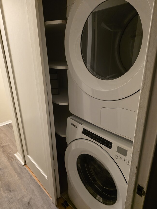 Built in washer/dryer - 3108 Wellington Rd