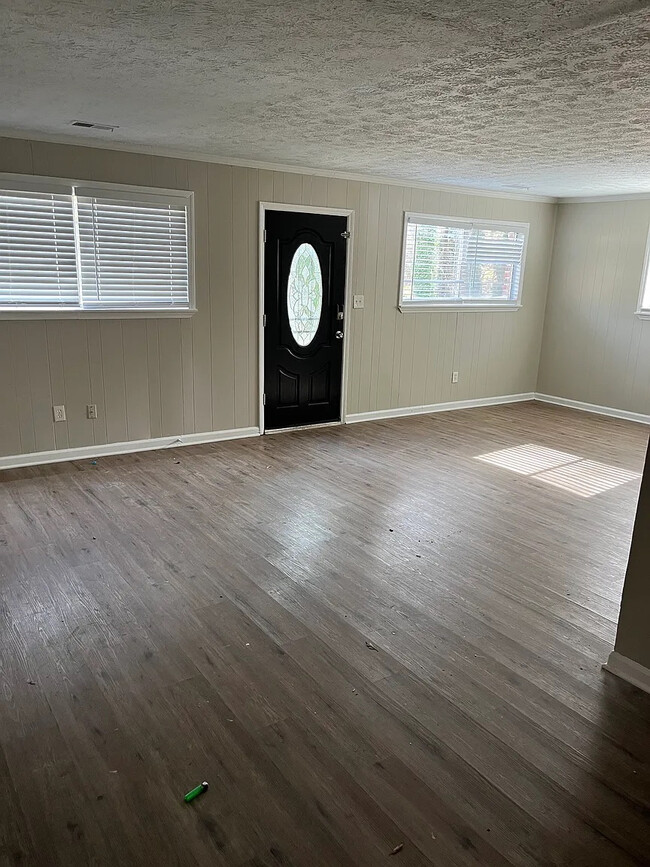 Photo - Room in House on Moray St SW