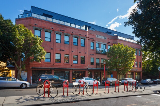 Building Photo - 595 Pandora Ave