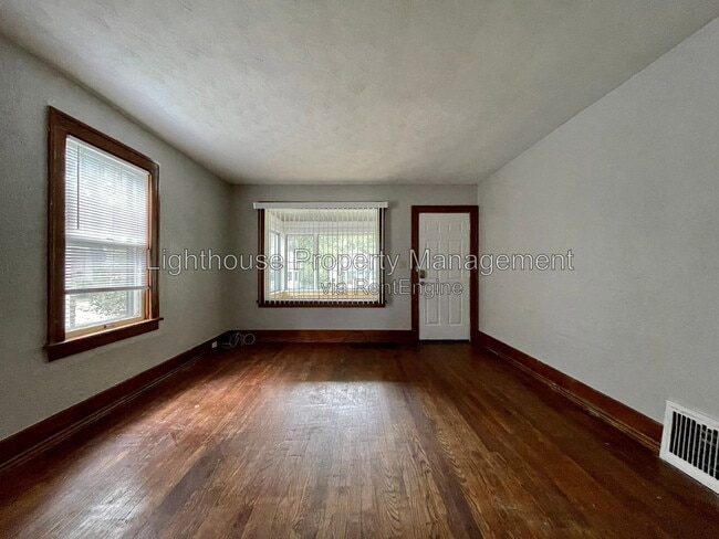 Photo - 839 W Larch Ave