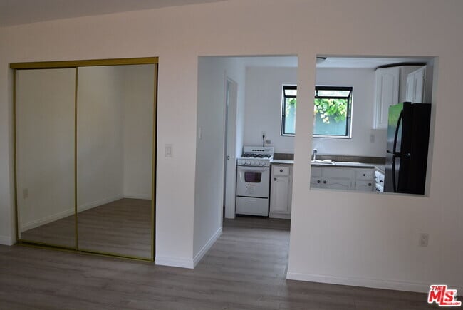 Building Photo - 4315 Globe Ave Unit Studio Rental