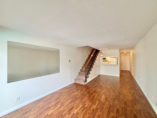 Building Photo - Surfside I | 2 Bedroom + 1.5 Bathroom with... Rental