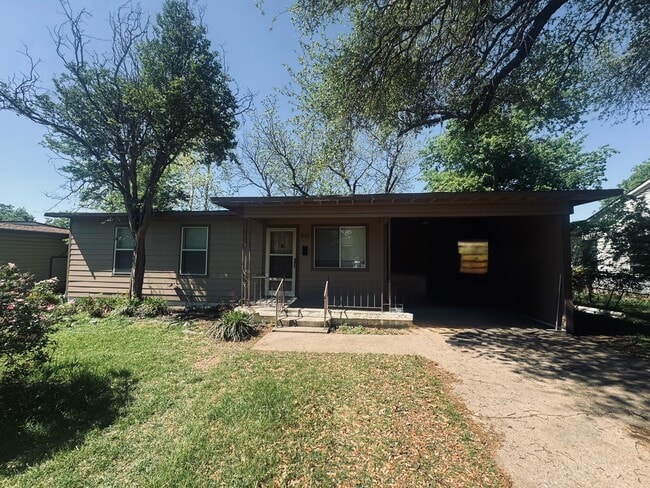 Building Photo - 510 W Kern Rd