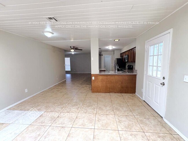 Photo - 656 S Robin Ln