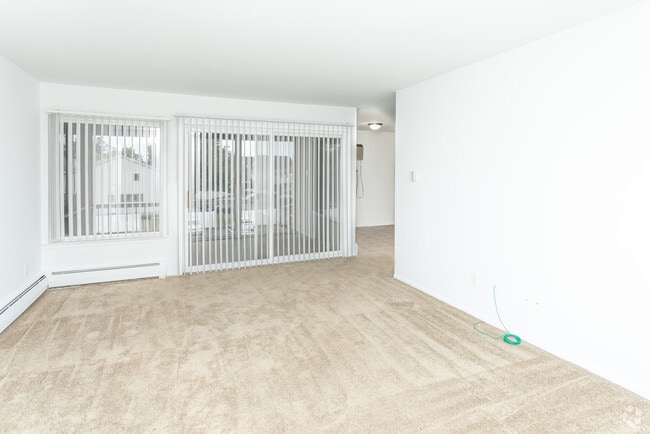 1BR, 1BA - 950 SF
