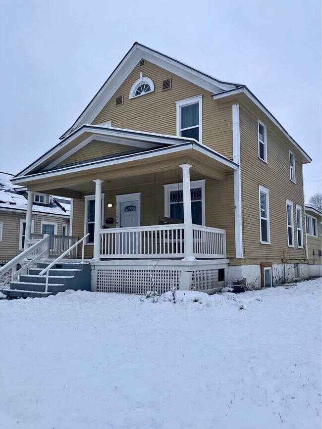1107 E Augusta Ave