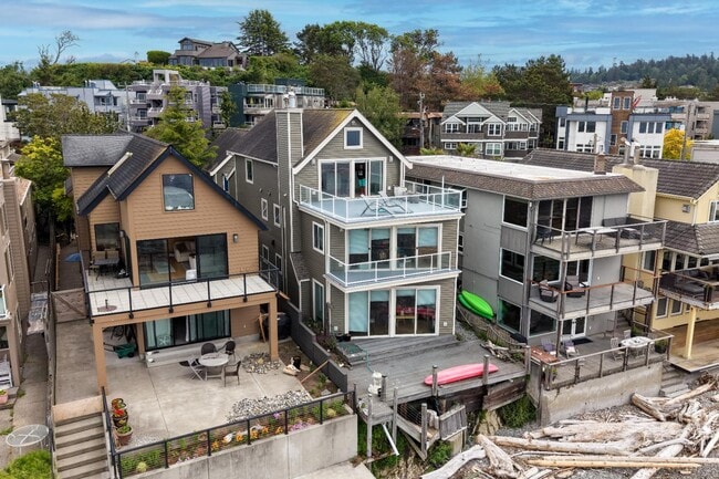 Photo - 3221 Alki Ave SW