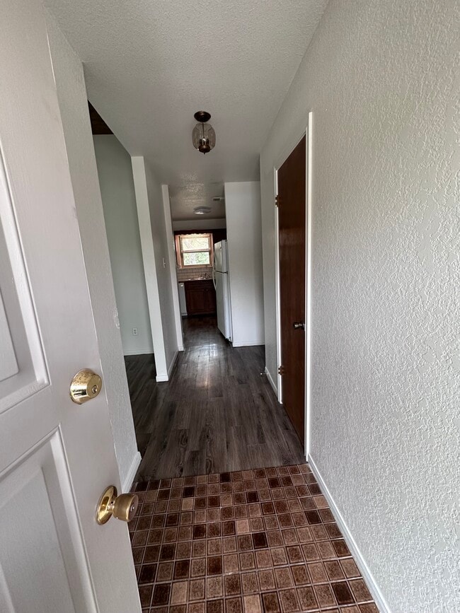 Photo - 1417 Janet Ln