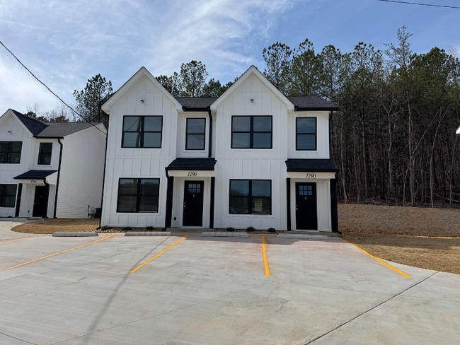 Building Photo - 1288 Tunnel Hill Varnell Rd Rental