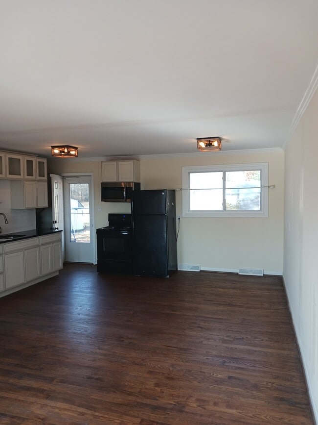 Photo - 7992 Lester Rd