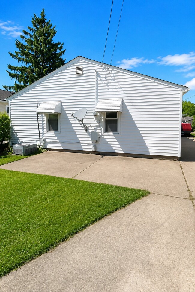 Photo - 3415 Center Dr