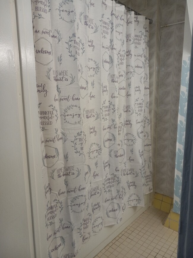 bathroom - 126 Holloway Ave Unit studio