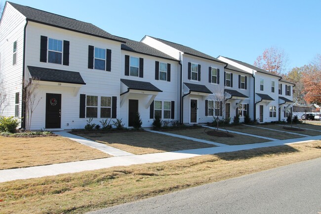 Building Photo - Dorsett Townhomes- 3BD/2.5 BATH Townhome A...