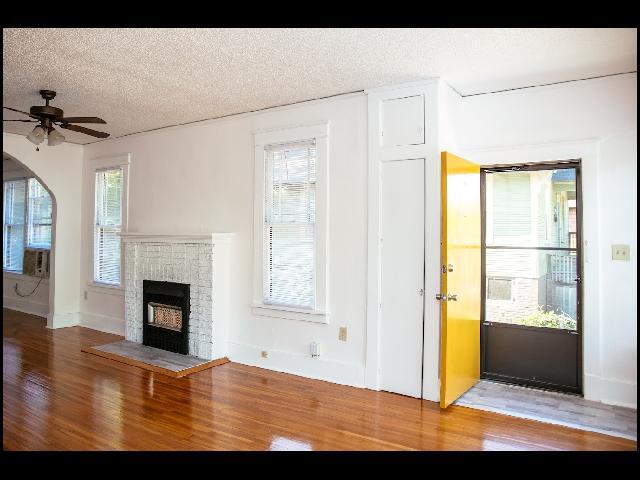 Photo - 312 Barton St