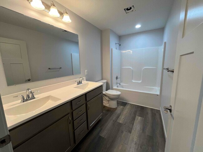 Photo - 2303 Lake Ave