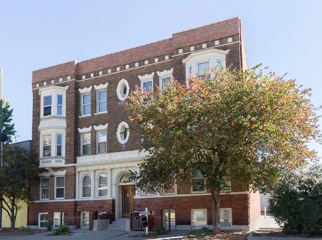 Historic Wilson building - 643 Fort Wayne Ave Apartments