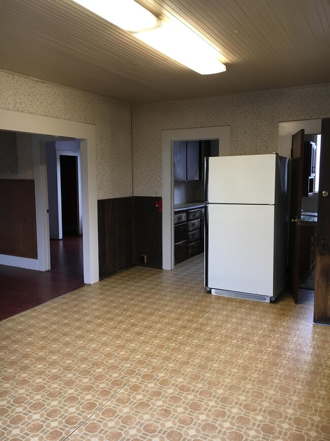 Photo - 215 Blackburn St